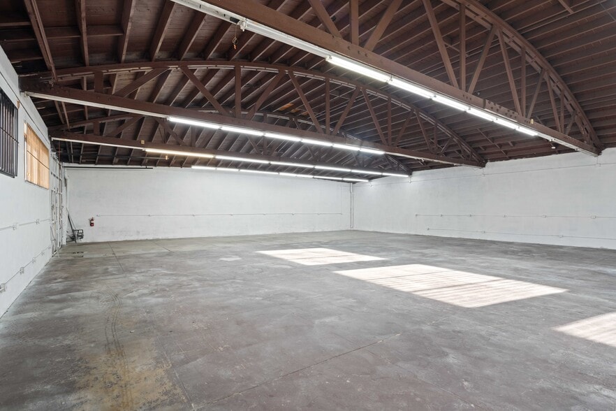 More Photos Of 1421 S Hill St, Los Angeles Warehouse For Sale