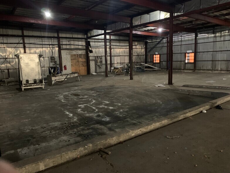 More Photos Of 1 Glass St, Bridgeton Warehouse For Lease