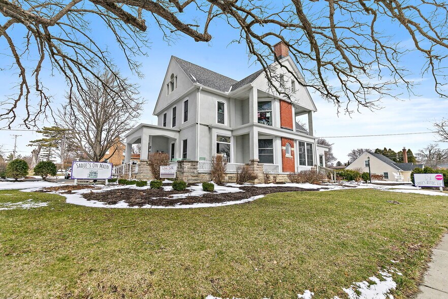 More Photos Of 303 N Main St, Elburn General Retail For Sale