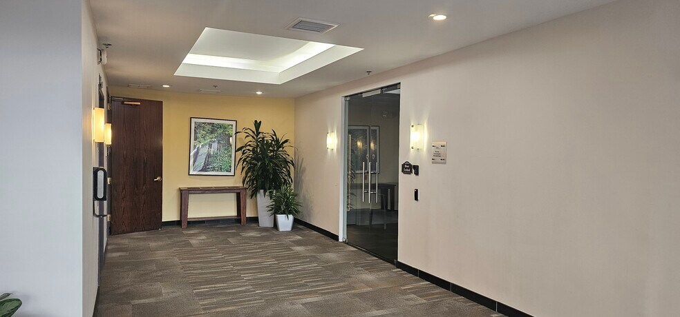 More Photos Of 2080 Cabot Blvd W, Langhorne Office For Lease