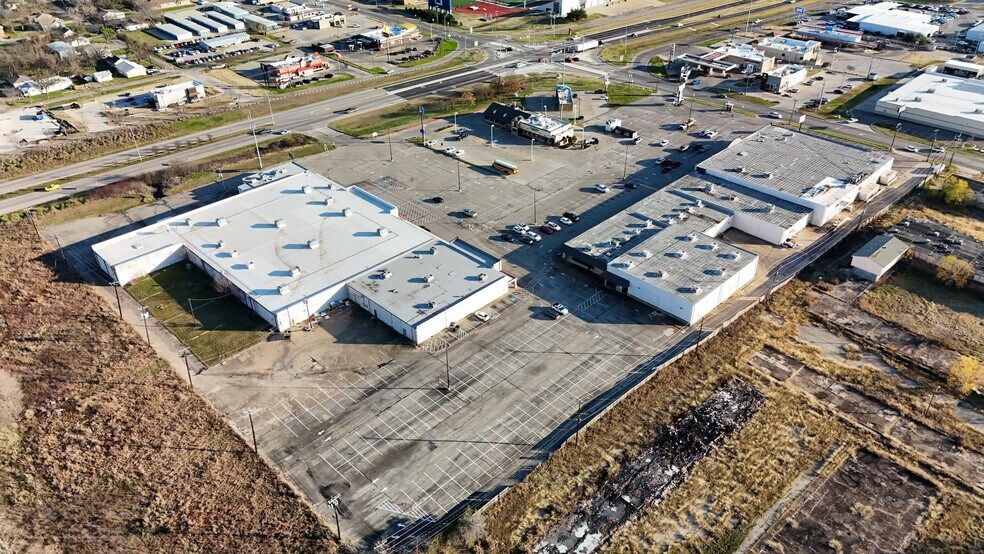 More Photos Of 2701 State Highway 50, Commerce Unknown For Lease
