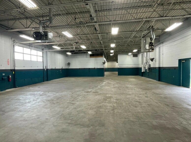 More Photos Of 686 Minnesota Dr, Troy Warehouse For Sale