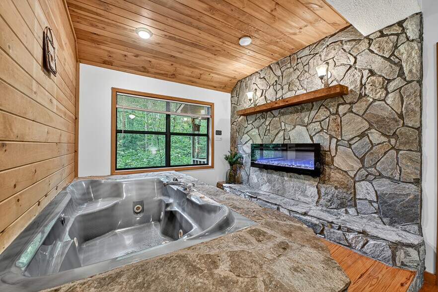 More Photos Of 77 Alpine Way, Blairsville Hotel For Sale