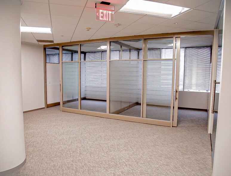 More Photos Of 396 W Greens Rd, Houston Office For Sale
