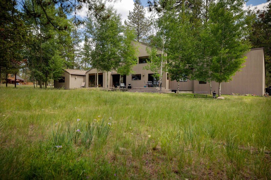 Primary Photo Of 17646 Sisters, Sunriver Specialty For Sale