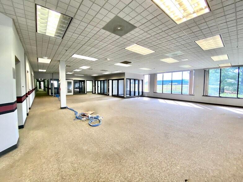 More Photos Of 3040 Industry Dr, Lancaster Flex For Sale