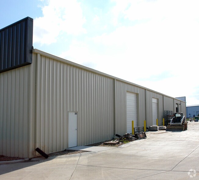 More Photos Of 831-835 Westwood Industrial Park Dr, Weldon Spring Warehouse For Lease