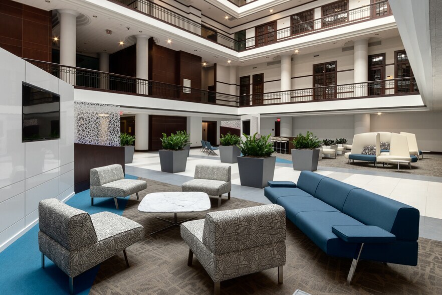 More Photos Of 900 Jackson St, Dallas Office For Lease