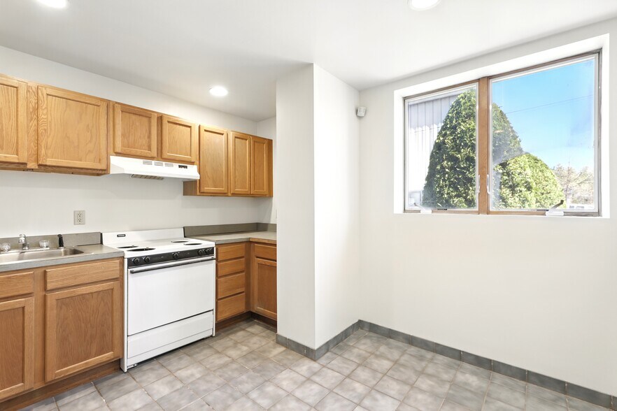 More Photos Of 103 Servistar Industrial Way, Westfield Warehouse For Lease