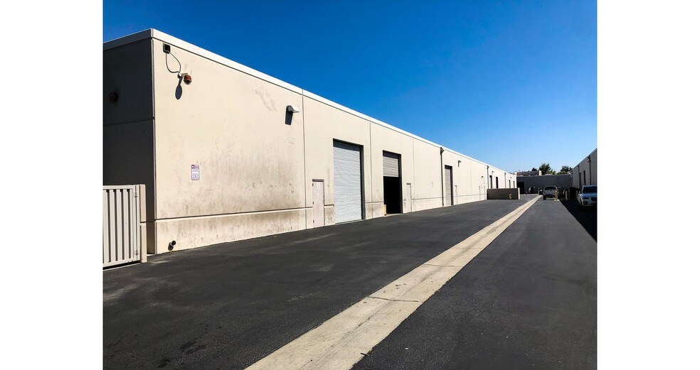 More Photos Of 15370 Fairfield Ranch Rd, Chino Hills Warehouse For Sale