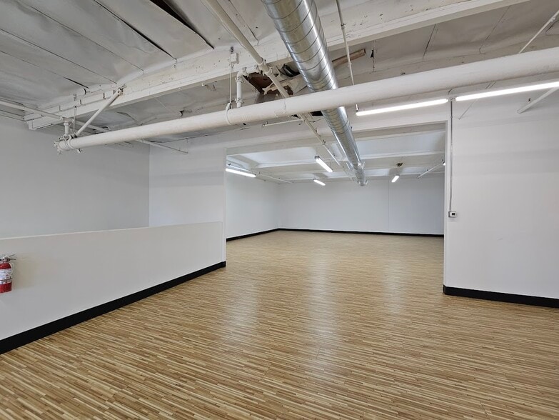 More Photos Of 135 E 35th St, Los Angeles Warehouse For Lease