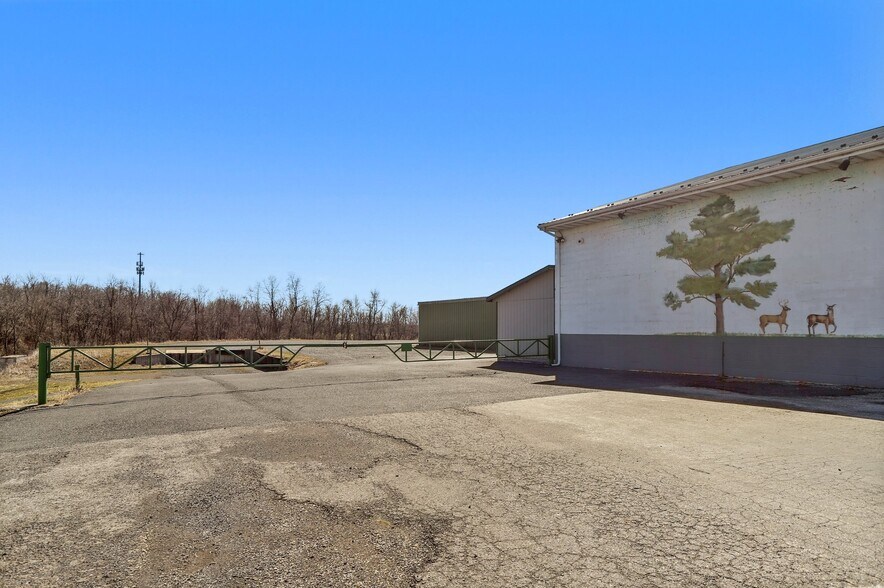 More Photos Of 12258 Buchanan Trl W, Mercersburg Flex For Lease