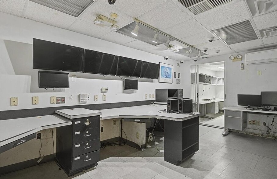 More Photos Of 127 Hay St, Fayetteville Storefront For Sale