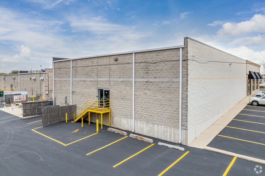 More Photos Of 310-330 W Roosevelt Rd, Lombard General Retail For Lease