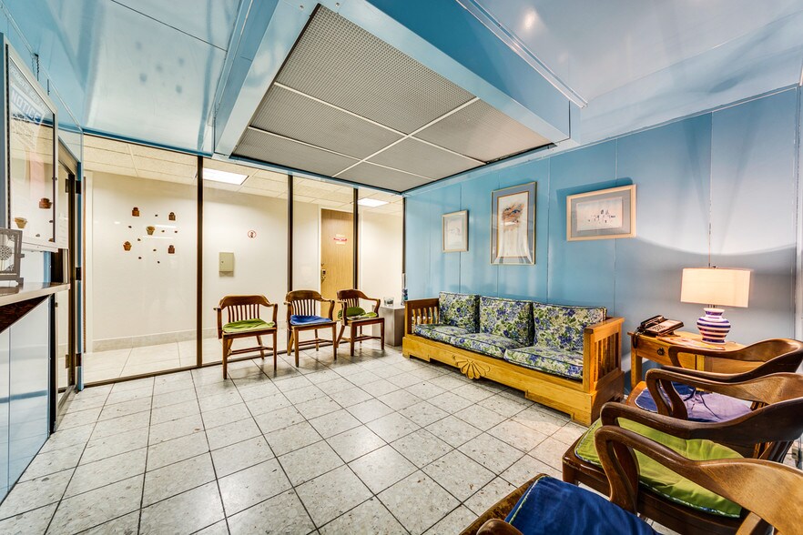 More Photos Of 8345 Walnut Hill Ln, Dallas Medical For Sale
