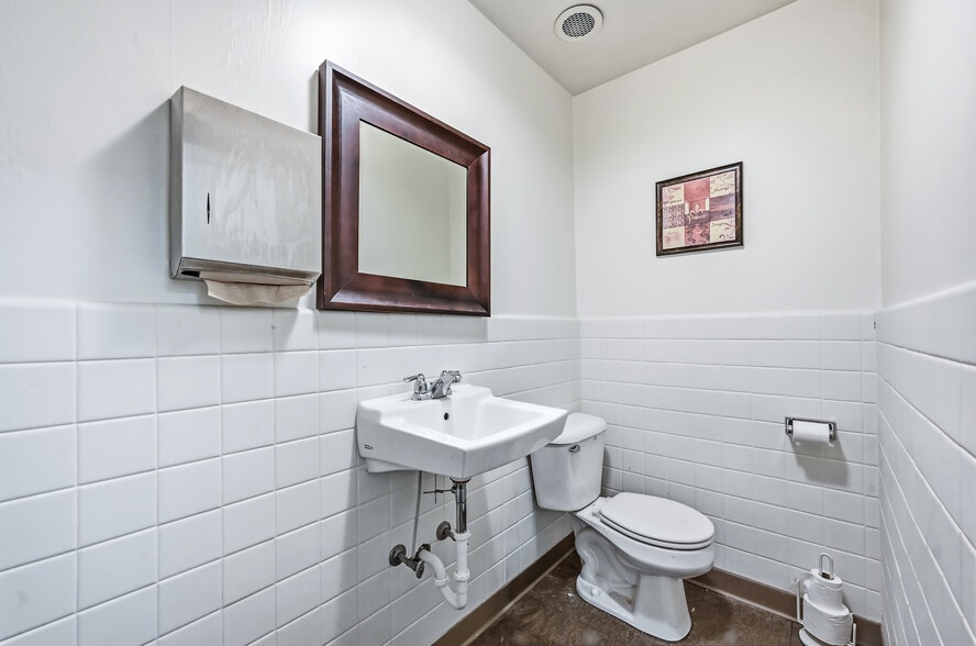 More Photos Of 501-505 Market St, East Liverpool Storefront For Sale