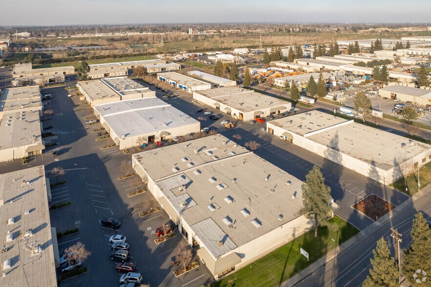 More Photos Of 8175 Alpine Ave, Sacramento Warehouse For Lease