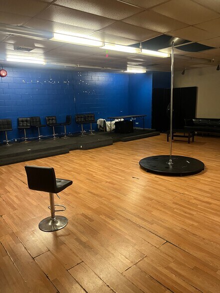 More Photos Of 6821 Foothill Blvd, Oakland Auto Repair For Sale