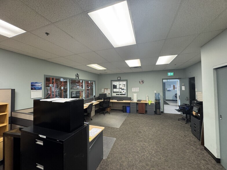 More Photos Of 505-525 Av Meloche, Dorval Industrial For Lease