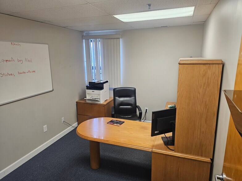 More Photos Of 424 Kelley Dr, West Berlin Light Distribution For Lease