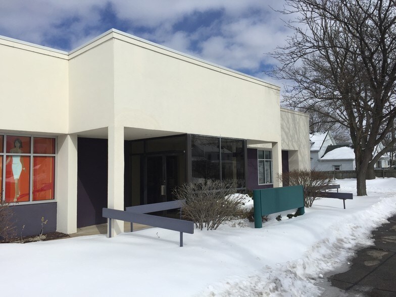 More Photos Of 653 Michigan Ave, Holland Freestanding For Lease