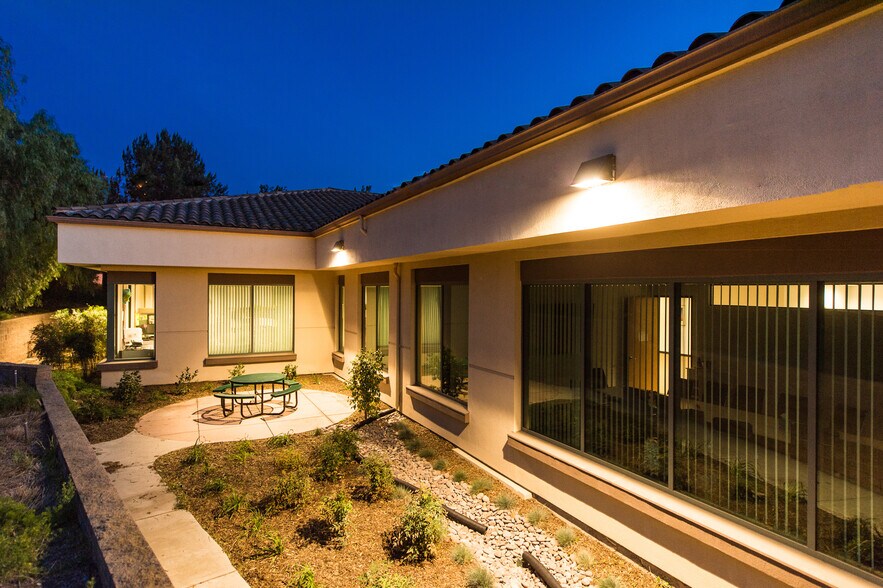 More Photos Of 815 Camarillo Springs Rd, Camarillo Office For Sale