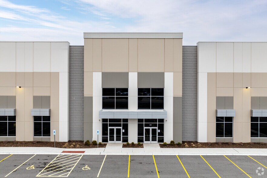 More Photos Of Longmeadow Pky, Algonquin Unknown For Lease