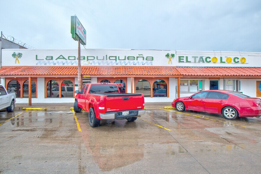 More Photos Of 2706 Samuell Blvd, Dallas Storefront For Lease