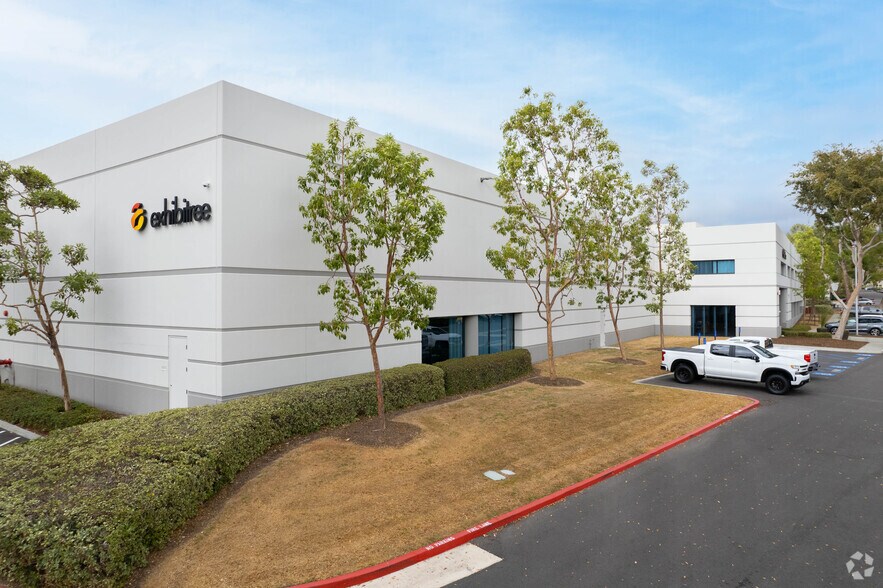 More Photos Of 72 Fairbanks, Irvine Manufacturing For Lease