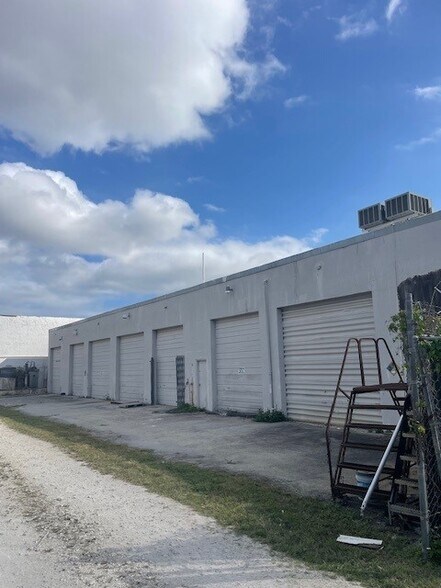 More Photos Of 1911 NW 32nd St, Pompano Beach Warehouse For Sale