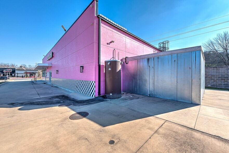 More Photos Of 4280 W Martin Luther King Blvd, Fayetteville Restaurant For Sale