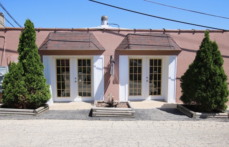 More Photos Of 114-118 E Calhoun St, Woodstock Freestanding For Lease