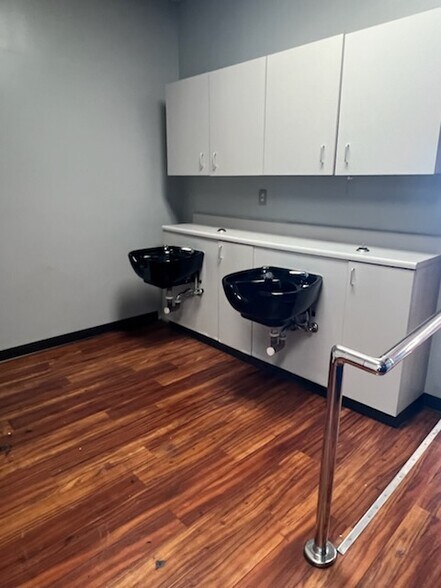 More Photos Of 6361-6367 Glenway Ave, Cincinnati Storefront Retail Office For Lease