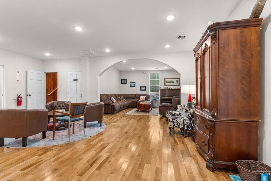 More Photos Of 509 W Main St, Fries Hotel For Sale