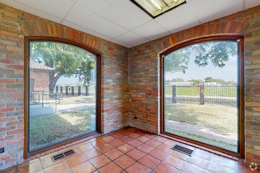 More Photos Of 2323 N Walton Walker Blvd, Dallas Office For Sale