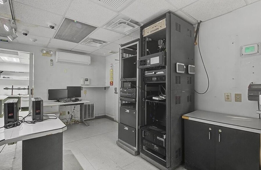 More Photos Of 127 Hay St, Fayetteville Storefront For Sale