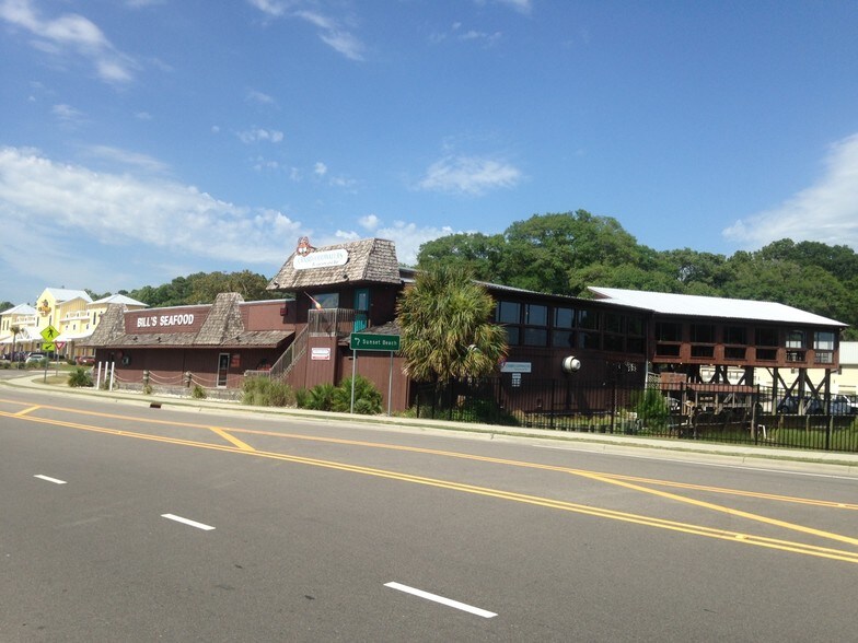 More Photos Of 310 Sunset Blvd N, Sunset Beach Restaurant For Sale