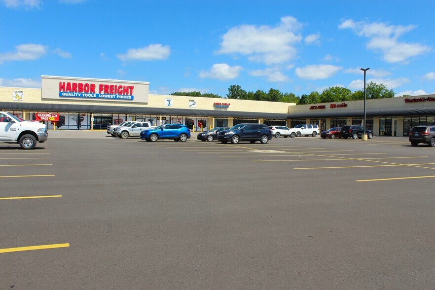 Primary Photo Of 1561-1651 E M-21, Owosso Unknown For Lease