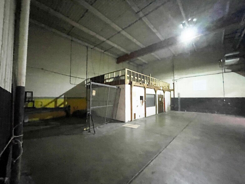 More Photos Of 15012 Edgerton Rd, New Haven Manufacturing For Lease