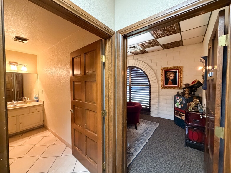 More Photos Of 601 S Rancho Dr, Las Vegas Medical For Sale