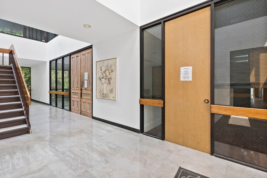 More Photos Of 4500 Carter Creek Pky, Bryan Office For Lease