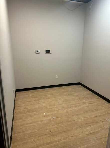 More Photos Of 2640 SW Metropolitan Pky, Atlanta General Retail For Lease