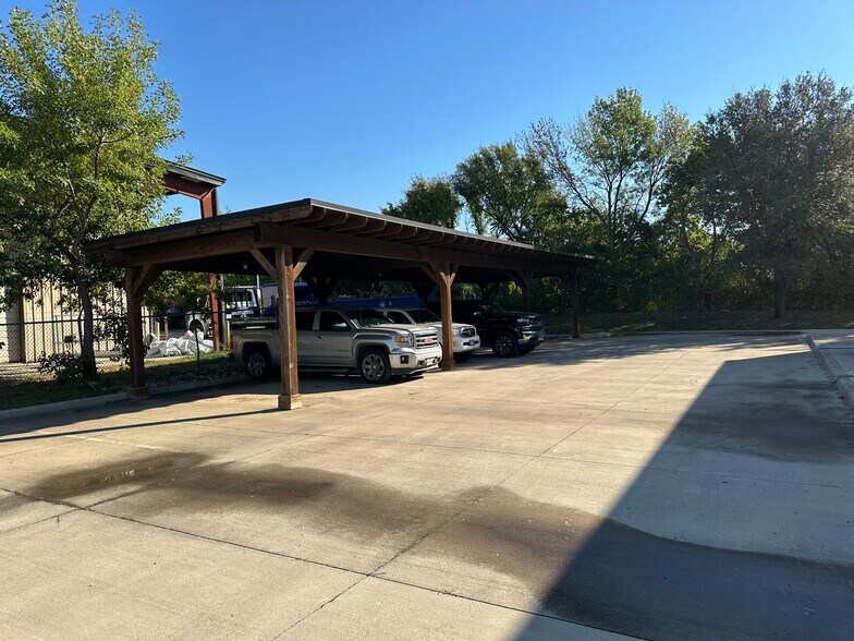 More Photos Of 700 Katy Rd, Keller Office For Lease