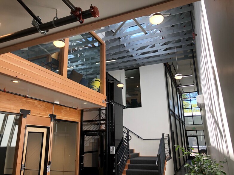 More Photos Of 222-238 NE Roberts Ave, Gresham Storefront Retail Office For Lease