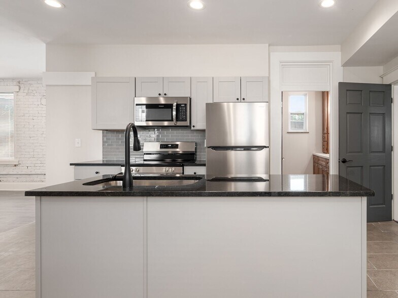 More Photos Of 1029 E Livingston Ave, Columbus Storefront Retail Residential For Sale