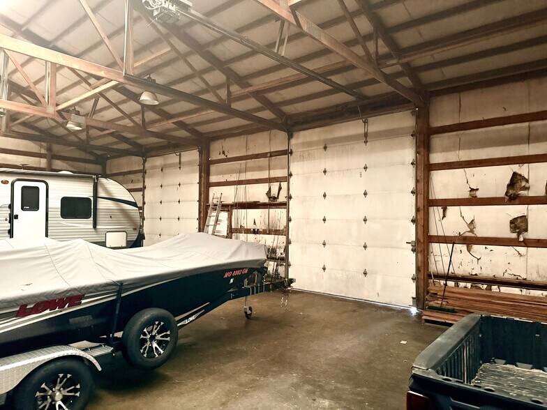 More Photos Of 328 S Interstate Dr, Sikeston Industrial For Lease