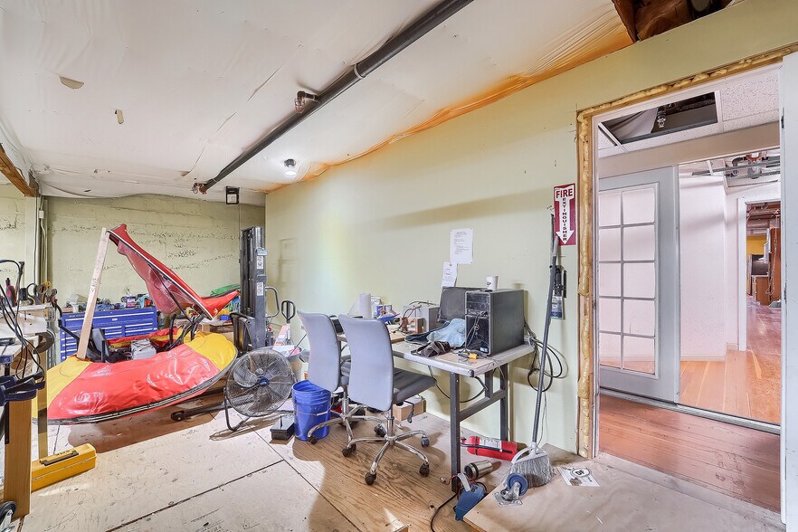 More Photos Of 611 2nd Ave, Longmont Showroom For Sale