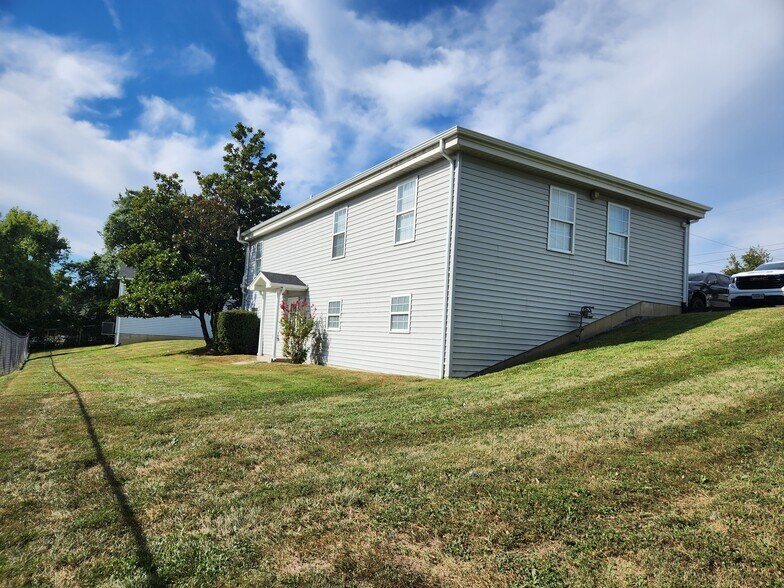 More Photos Of 5124 Warren Rd, Imperial Office For Sale