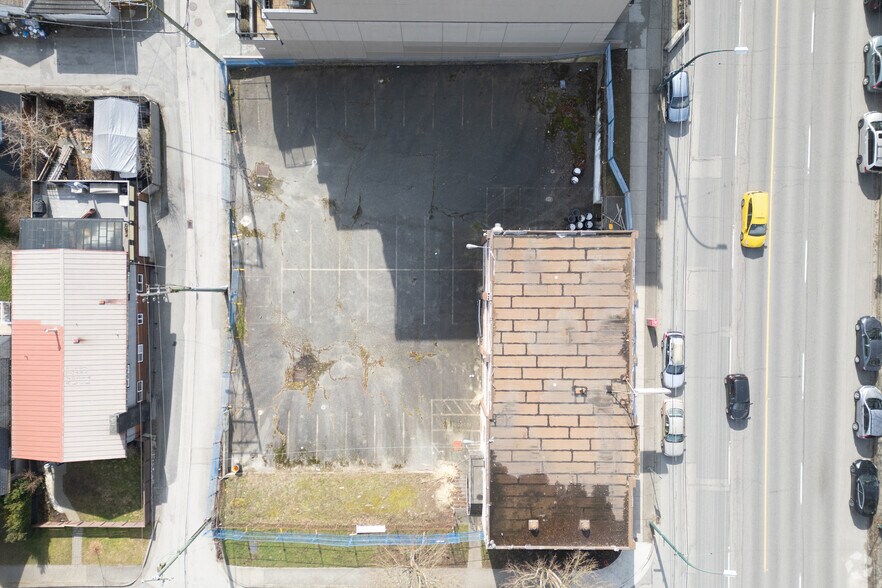 More Photos Of 708 38th Av E, Vancouver Apartments For Lease