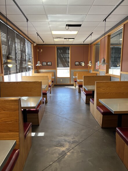 More Photos Of 798 W Us Highway 60, Monett Storefront For Sale